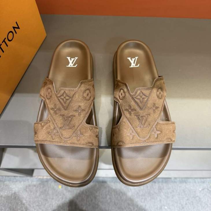 Picture of Louis Vuitton Slippers _SKULVsz38-45mnq0261644